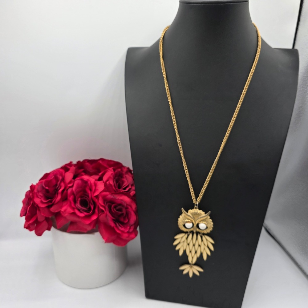 Vintage Articulated Owl Pendant Necklace Gold Tone Cream Enamel 30 Inch Chain